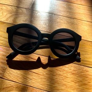 Rounded matte black sunglasses!
